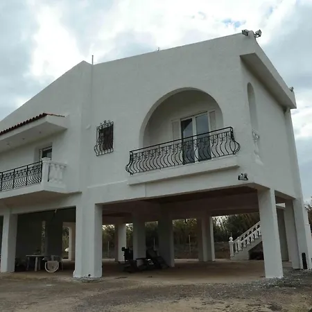 Family Sea Summer House At *